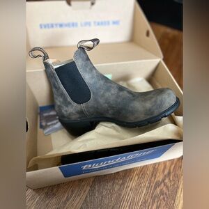 BRAND NEW Blundstone Women’s Elastic Sided Heel Boot